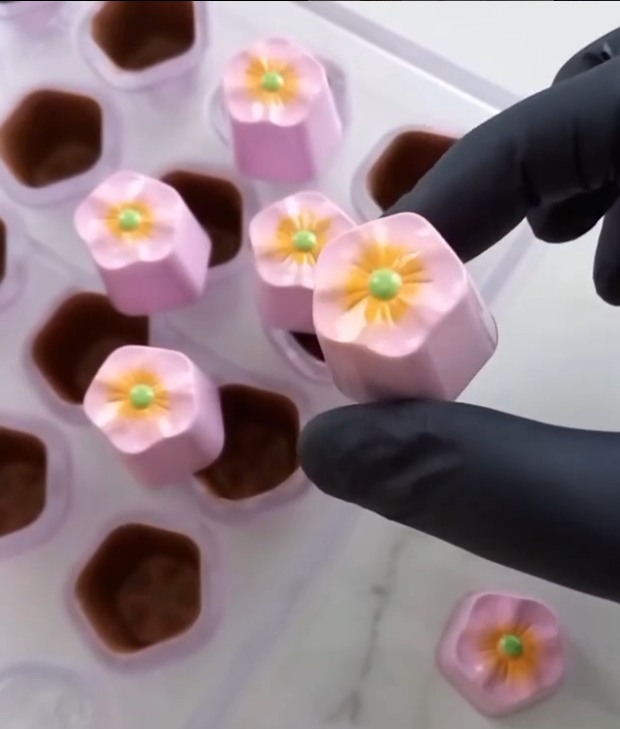 Flower Praline Chocolate Mould No: 25