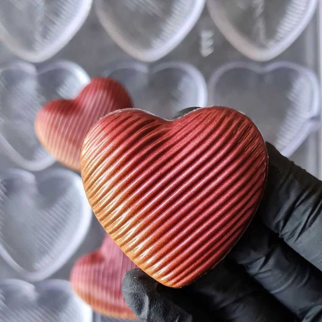 Heart With Lines Chocolate Mould No: 444