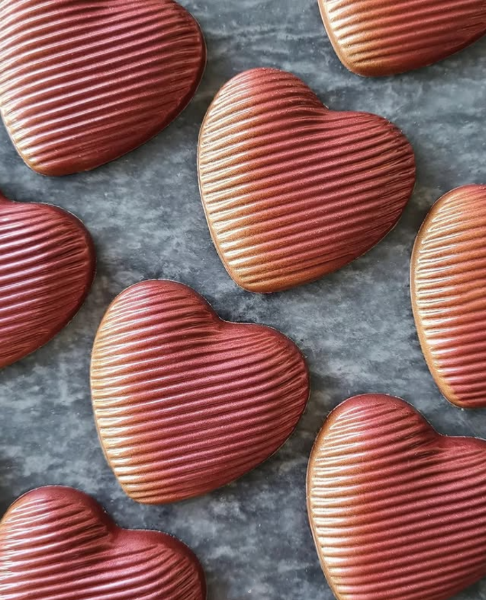 Heart With Lines Chocolate Mould No: 444