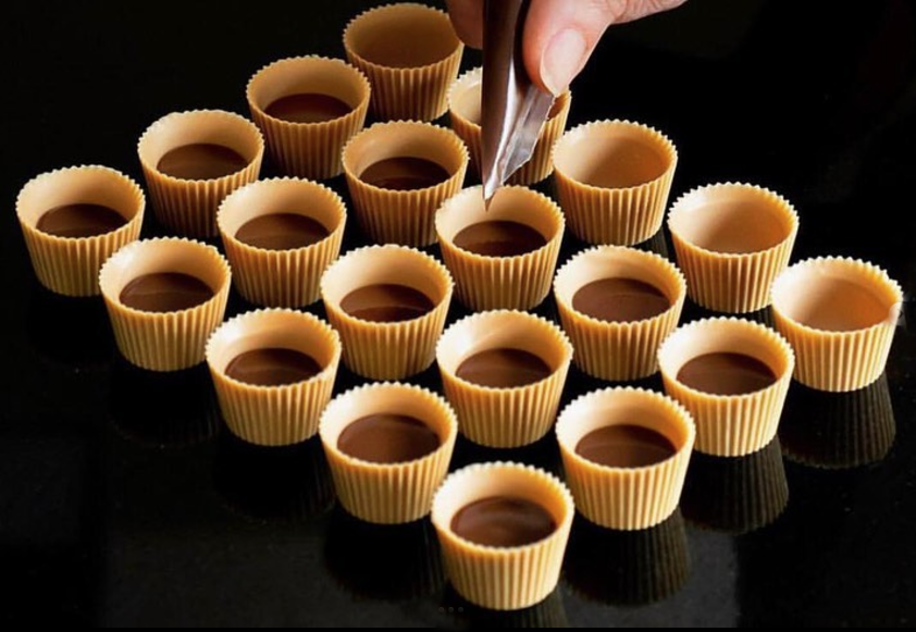 Praline Chocolate Mould – PB Cup (12g) No: 689