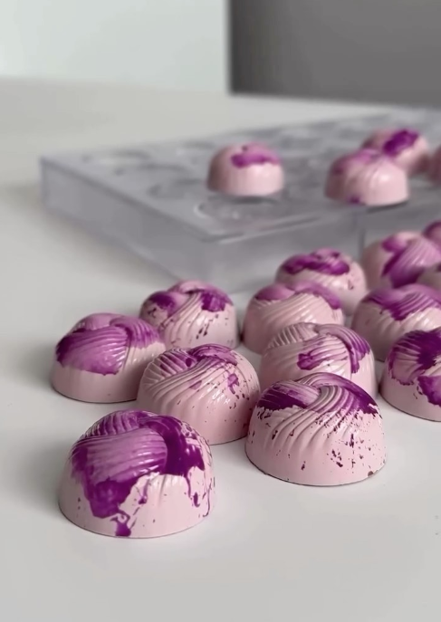 Dome Praline With Woven Top Chocolate Mould No: 784